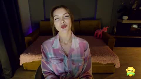 Snapshot of flowerr_powerr chatting on May 22, 8:47 pm Katrin online show from May 22, 8:47 pm