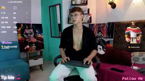 Snapshot of flowers109 chatting on November 21, 10:30 pm flowers109 online show from November 21, 10:30 pm