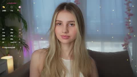 Adeline online show from December 9, 8:44 am