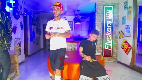 Snapshot of flyckers chatting on December 9, 12:56 am flyckers online show from December 9, 12:56 am