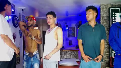 Snapshot of flyckers chatting on December 17, 6:42 pm flyckers online show from December 17, 6:42 pm