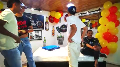 Snapshot of flyckers chatting on January 20, 6:43 pm flyckers online show from January 20, 6:43 pm