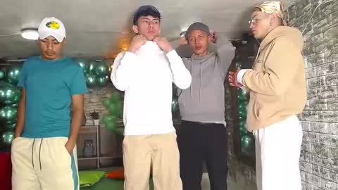 Snapshot of flyckers chatting on February 12, 12:01 pm flyckers online show from February 12, 12:01 pm