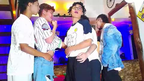 Snapshot of flyckers chatting on October 7, 8:17 pm flyckers online show from October 7, 8:17 pm