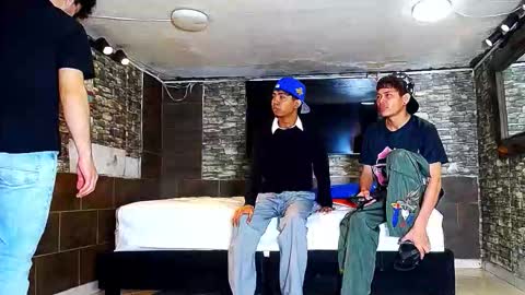 Snapshot of flyckers chatting on October 12, 12:37 pm flyckers online show from October 12, 12:37 pm