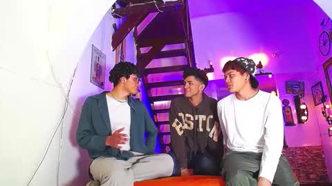 Snapshot of flyckers chatting on October 19, 8:20 pm flyckers online show from October 19, 8:20 pm