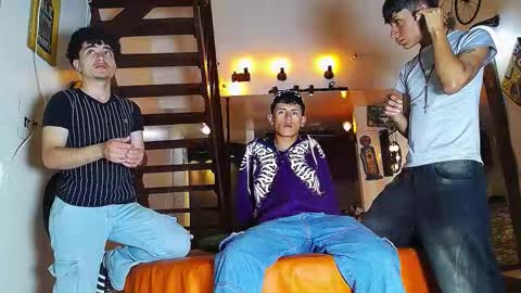 Snapshot of flyckers chatting on November 1, 8:22 pm flyckers online show from November 1, 8:22 pm