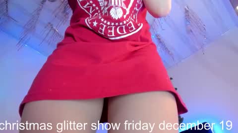 Snapshot of flylia_ chatting on December 19, 12:17 am lia online show from December 19, 12:17 am