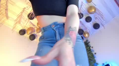 lia online show from June 29, 9:04 am