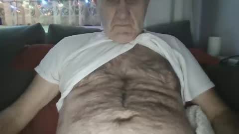 Snapshot of follador1001 chatting on December 17, 11:16 pm follador1001 online show from December 17, 11:16 pm