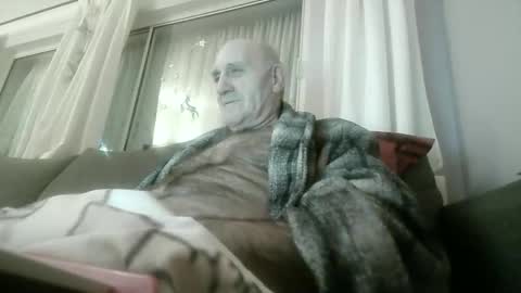 Snapshot of follador1001 chatting on January 11, 6:01 pm follador1001 online show from January 11, 6:01 pm