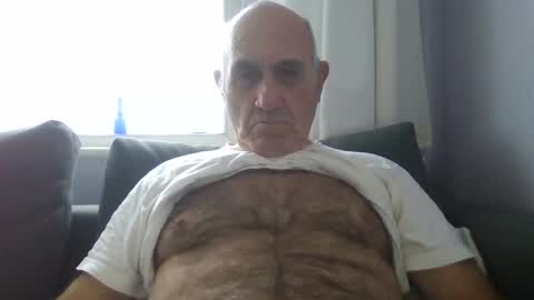 Snapshot of follador1001 chatting on October 23, 9:19 am follador1001 online show from October 23, 9:19 am