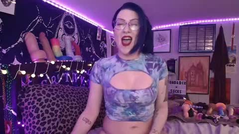 Snapshot of fondadix_ chatting on March 2, 10:03 am Fonda Dix online show from March 2, 10:03 am