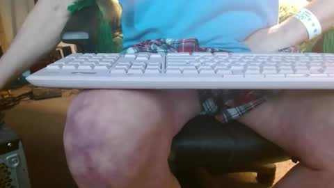 Snapshot of fooman103 chatting on March 31, 9:10 am Fooman1007 online show from March 31, 9:10 am