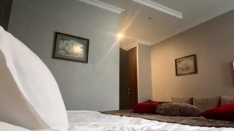 Snapshot of forbiddennvelvet chatting on October 3, 9:17 am forbiddennvelvet online show from October 3, 9:17 am