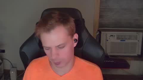 Snapshot of forever_broken chatting on October 9, 5:16 am forever_broken online show from October 9, 5:16 am