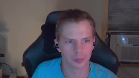 Snapshot of forever_broken chatting on October 27, 5:11 am forever_broken online show from October 27, 5:11 am