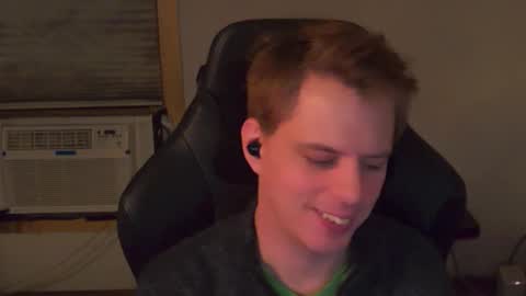 Snapshot of forever_broken chatting on December 22, 6:10 am forever_broken online show from December 22, 6:10 am