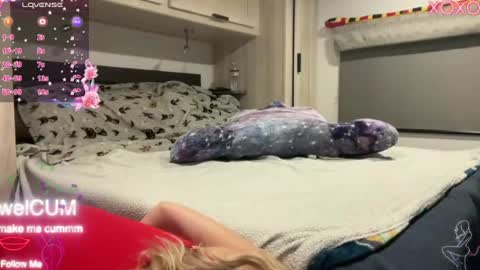 Snapshot of foreverkinkyy chatting on July 29, 12:20 am Elaine online show from July 29, 12:20 am