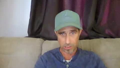 Snapshot of fouraide42 chatting on August 7, 1:35 pm fouraide42 online show from August 7, 1:35 pm