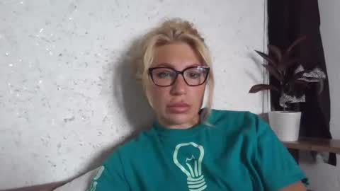 Snapshot of fox_red_lady7 chatting on September 29, 8:30 am fox_red_lady7 online show from September 29, 8:30 am