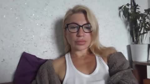 Snapshot of fox_red_lady7 chatting on October 11, 9:41 am fox_red_lady7 online show from October 11, 9:41 am