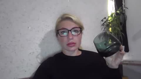 Snapshot of fox_red_lady7 chatting on October 13, 4:51 pm fox_red_lady7 online show from October 13, 4:51 pm