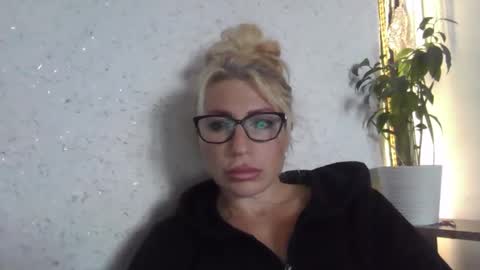 Snapshot of fox_red_lady7 chatting on October 20, 10:05 am fox_red_lady7 online show from October 20, 10:05 am