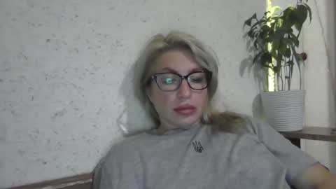 Snapshot of fox_red_lady7 chatting on October 24, 7:10 pm fox_red_lady7 online show from October 24, 7:10 pm