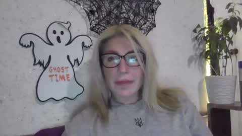 Snapshot of fox_red_lady7 chatting on October 30, 8:31 pm fox_red_lady7 online show from October 30, 8:31 pm