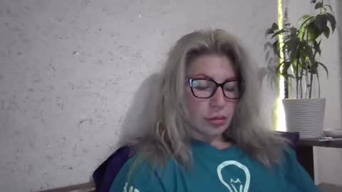 Snapshot of fox_red_lady7 chatting on November 15, 5:53 pm fox_red_lady7 online show from November 15, 5:53 pm