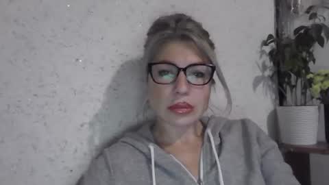 Snapshot of fox_red_lady7 chatting on December 3, 11:52 am fox_red_lady7 online show from December 3, 11:52 am