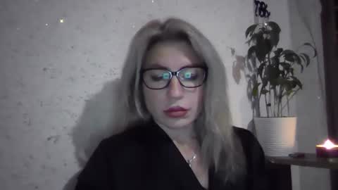 Snapshot of fox_red_lady7 chatting on December 14, 2:55 pm fox_red_lady7 online show from December 14, 2:55 pm