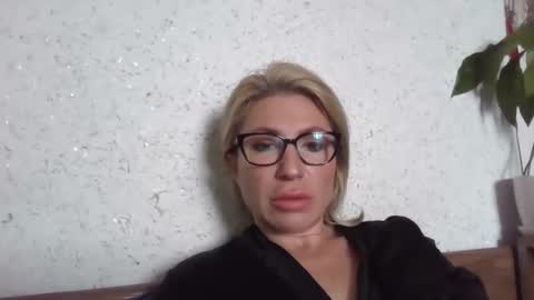 Snapshot of fox_red_lady7 chatting on May 16, 6:32 am fox_red_lady7 online show from May 16, 6:32 am