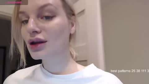 Snapshot of foxfrromearth chatting on December 4, 9:56 pm i am your baby Alien online show from December 4, 9:56 pm