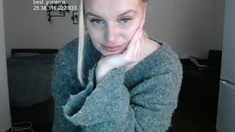 Snapshot of foxfrromearth chatting on April 21, 1:42 am i am your baby Alien online show from April 21, 1:42 am