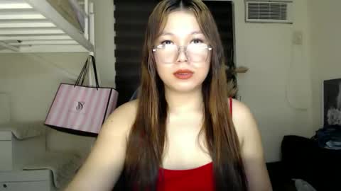 Snapshot of foxieeealona chatting on November 29, 4:37 am Alicia Baby online show from November 29, 4:37 am