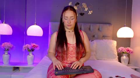 Snapshot of foxienova chatting on April 4, 1:41 pm Foxie online show from April 4, 1:41 pm