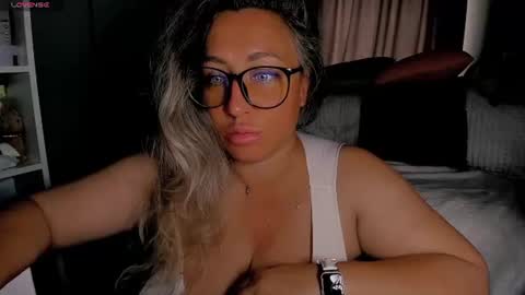 Snapshot of foxxxy__lady chatting on August 6, 3:41 am Kris online show from August 6, 3:41 am