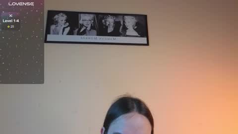 Snapshot of foxxy_girl_ chatting on October 6, 4:43 am andice online show from October 6, 4:43 am