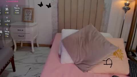 Snapshot of foxy200__ chatting on November 12, 7:46 pm Foxy online show from November 12, 7:46 pm