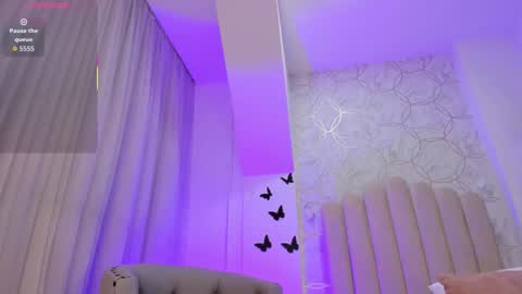 Snapshot of foxy200__ chatting on November 27, 8:33 pm Foxy online show from November 27, 8:33 pm