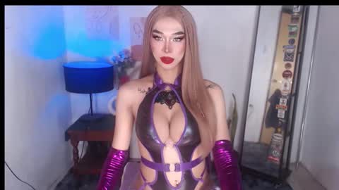 Snapshot of foxy_goddess chatting on October 26, 12:27 am foxy_goddess online show from October 26, 12:27 am