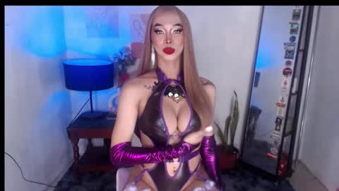 Snapshot of foxy_goddess chatting on October 30, 1:51 am foxy_goddess online show from October 30, 1:51 am