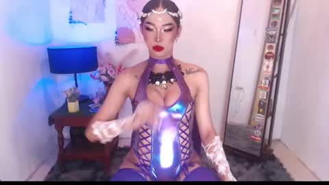 Snapshot of foxy_goddess chatting on December 2, 4:40 am foxy_goddess online show from December 2, 4:40 am