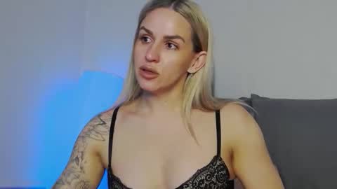 Foxy Kimmi online show from May 1, 6:29 am
