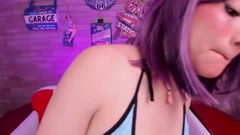 Snapshot of foxy_rhenna chatting on December 5, 12:25 pm Miss Rhenna online show from December 5, 12:25 pm