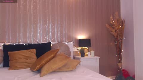 Snapshot of foxyadele_ chatting on December 14, 9:07 am Adela - Single mom. 40 y online show from December 14, 9:07 am