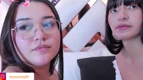 Snapshot of foxybuny chatting on November 30, 4:49 am FOXY AND BUNNY online show from November 30, 4:49 am