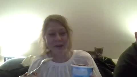 Snapshot of foxyfang chatting on March 11, 2:21 am foxyfang online show from March 11, 2:21 am